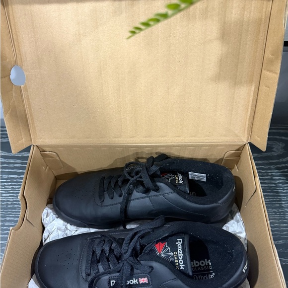 Reebok Classic Women’s Black Sneakers - Picture 4 of 6